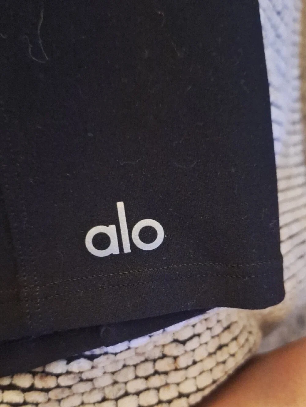 ALO Yoga Woman  Black  4